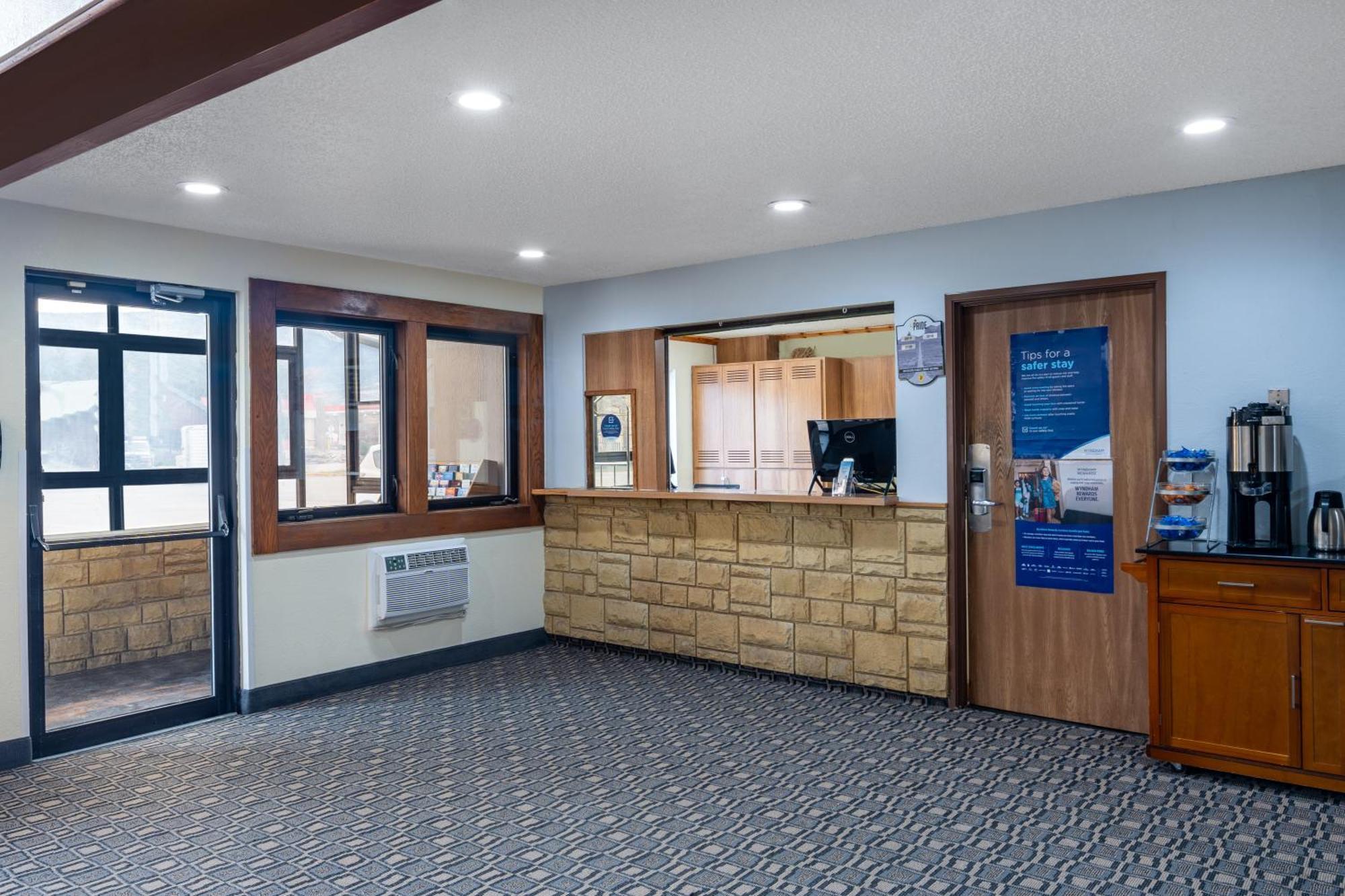 Super 8 By Wyndham Livingston Yellowstone Εξωτερικό φωτογραφία