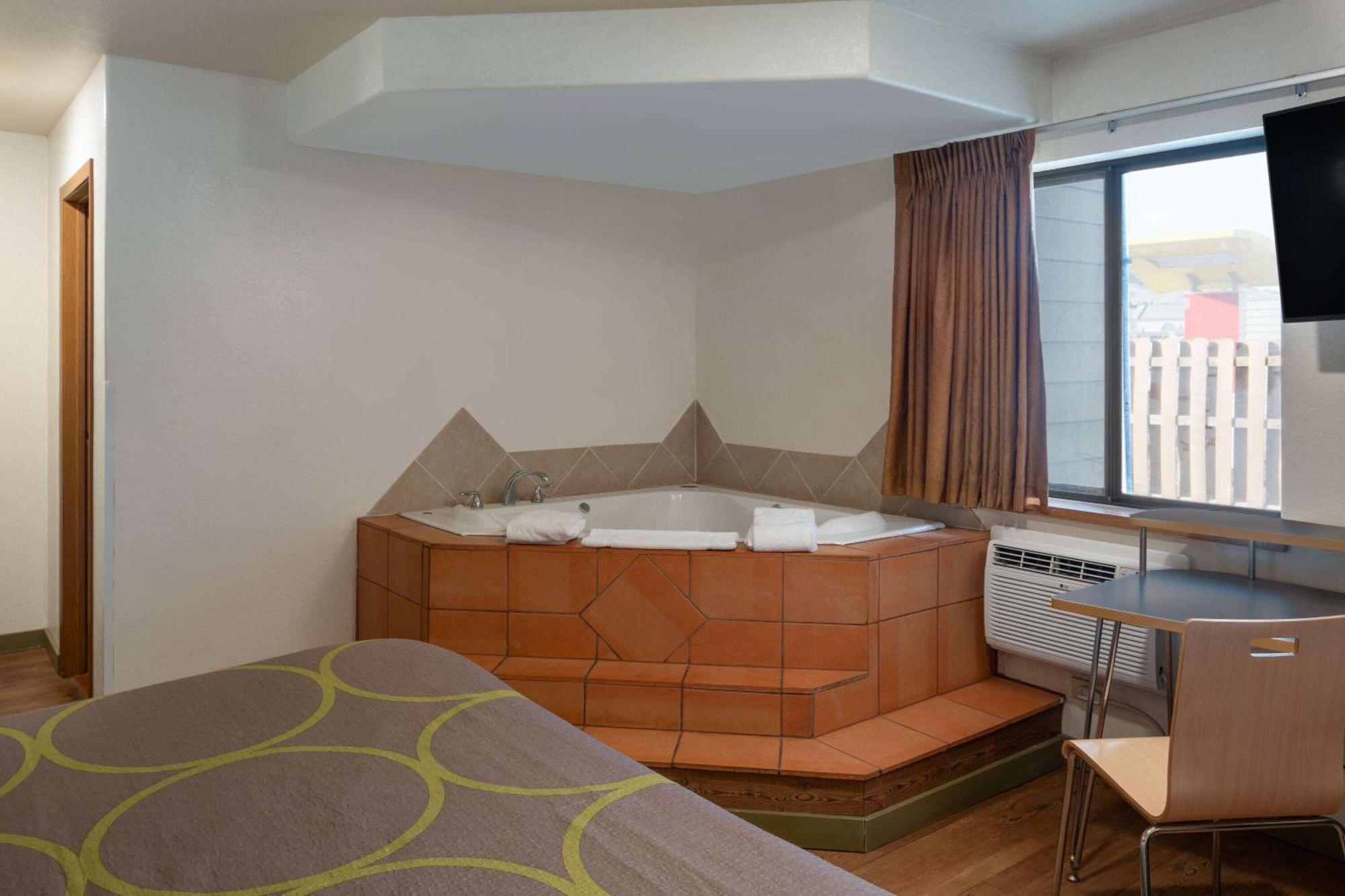 Super 8 By Wyndham Livingston Yellowstone Εξωτερικό φωτογραφία