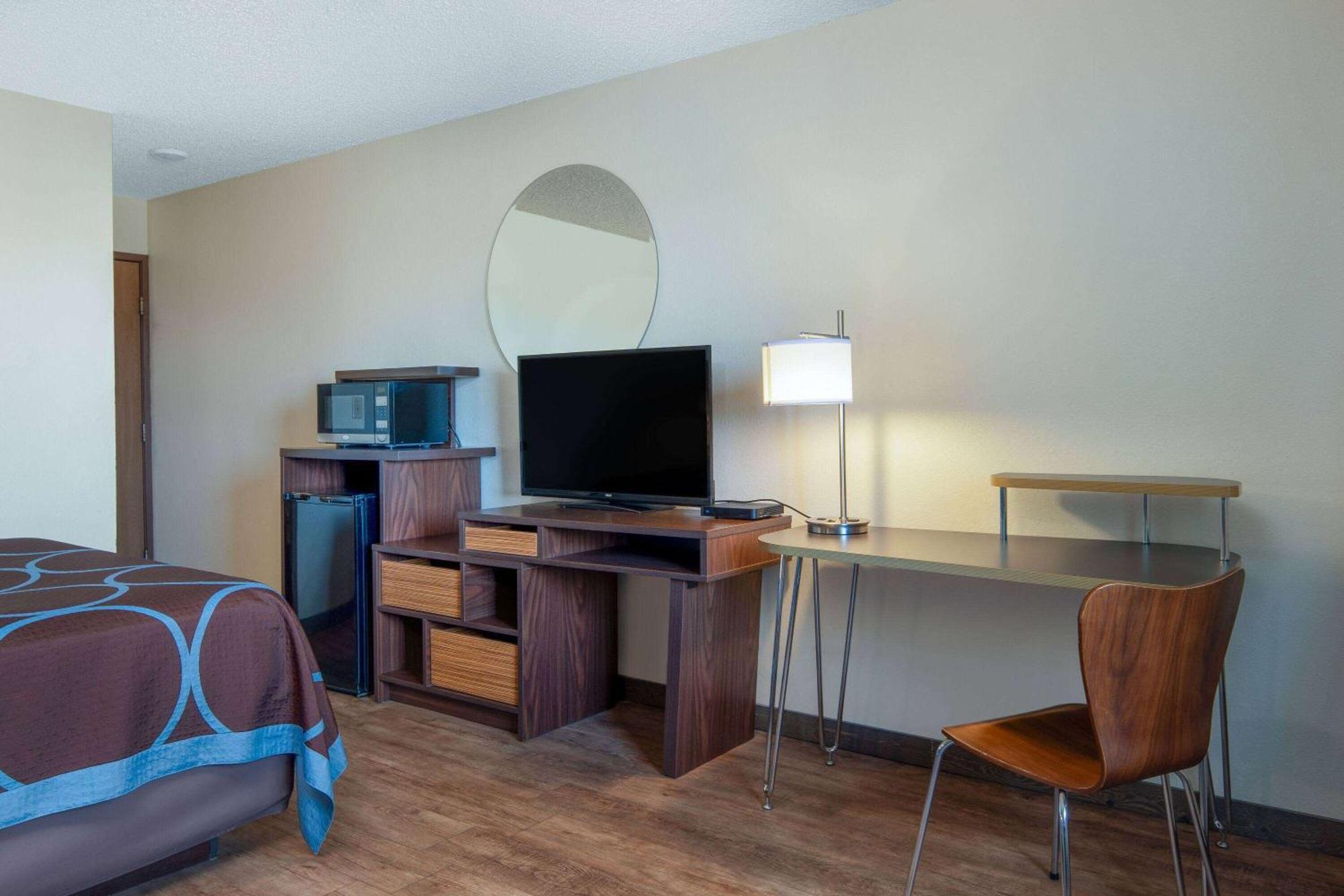 Super 8 By Wyndham Livingston Yellowstone Εξωτερικό φωτογραφία