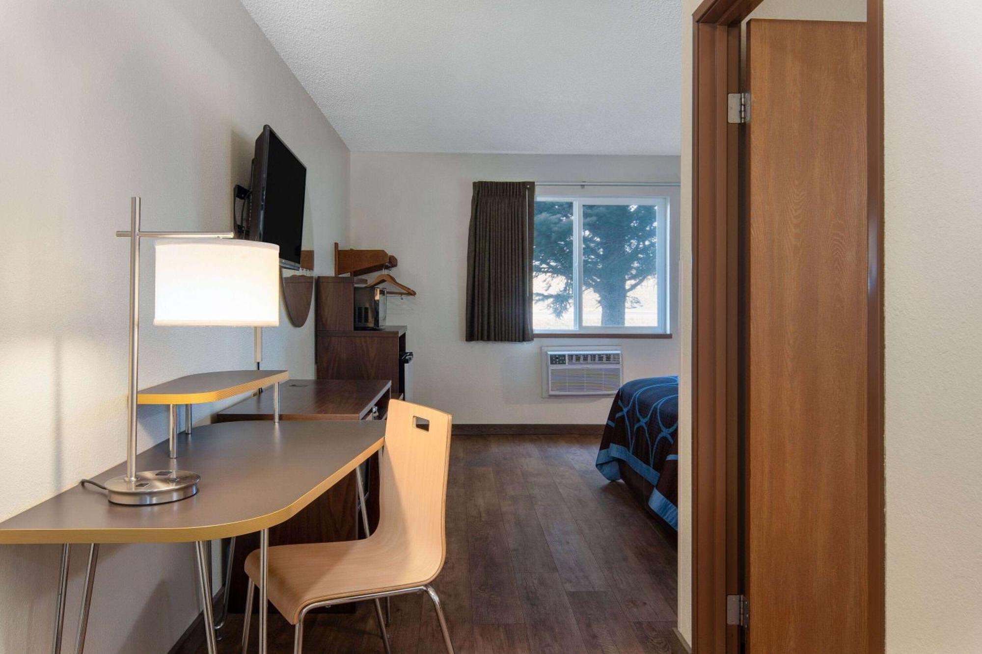 Super 8 By Wyndham Livingston Yellowstone Εξωτερικό φωτογραφία